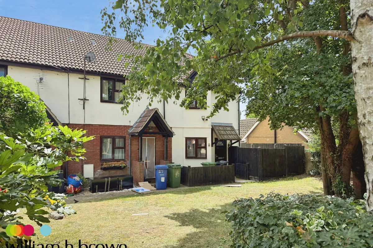 House Broome Place in Aveley