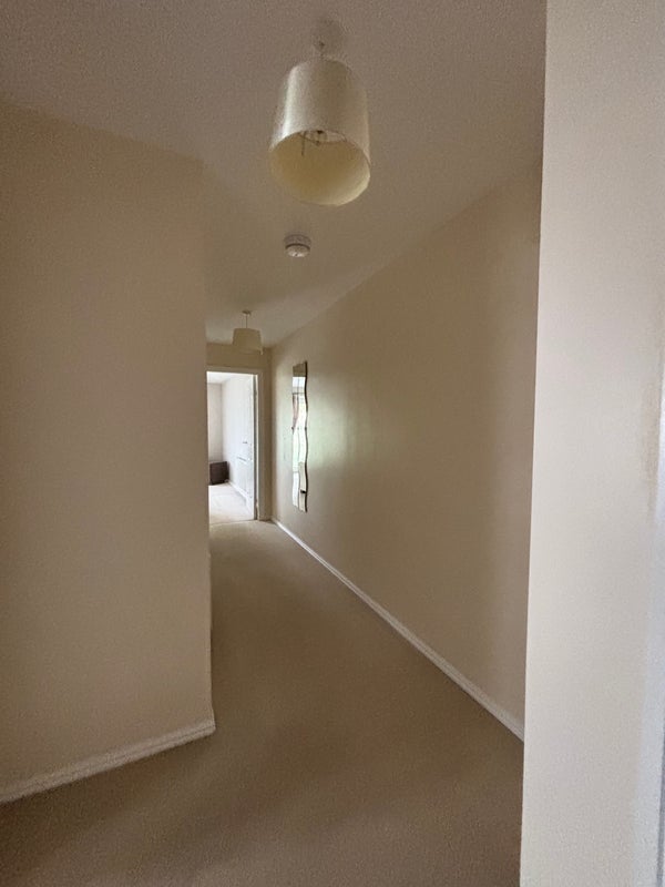 Room Arneil Drive in City of Edinburgh