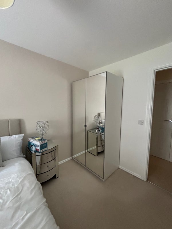 Room Arneil Drive in City of Edinburgh