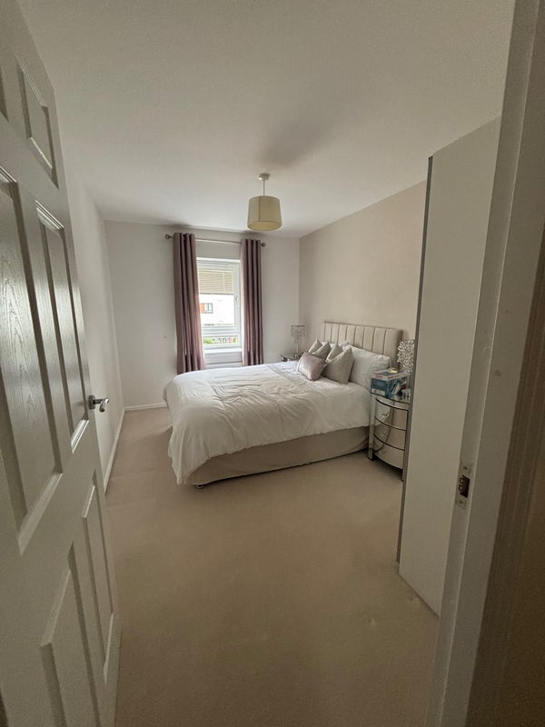 Room Arneil Drive in City of Edinburgh