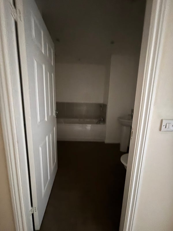 Room Arneil Drive in City of Edinburgh