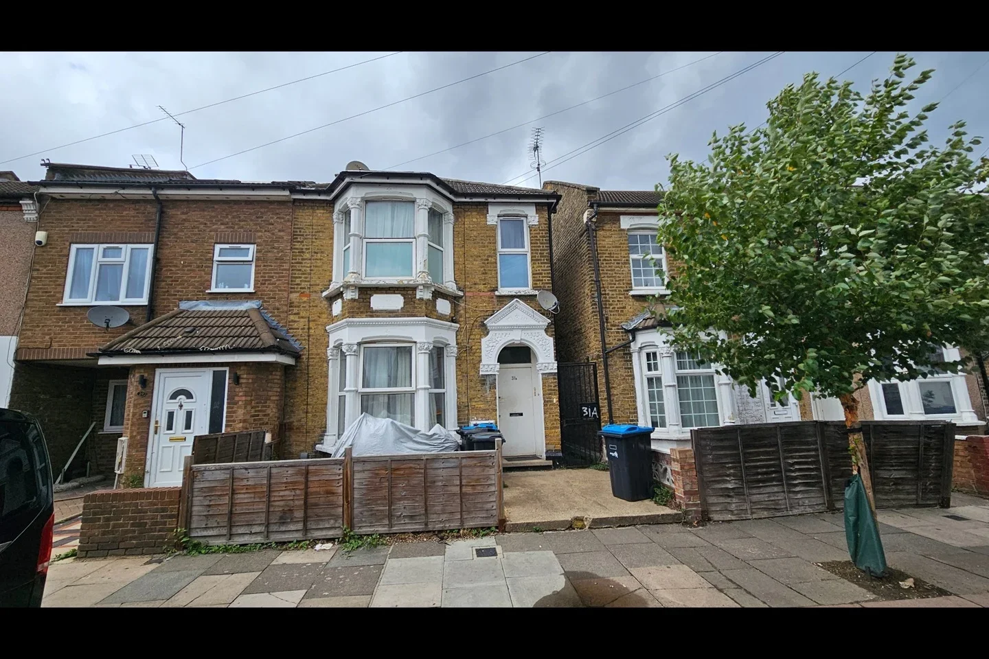 House Grosvenor Road in Greater London