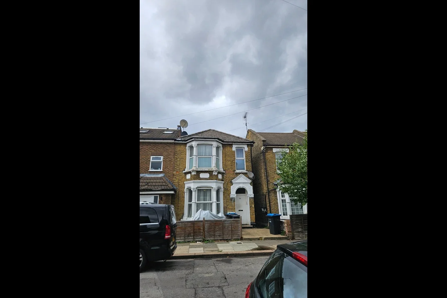 House Grosvenor Road in Greater London