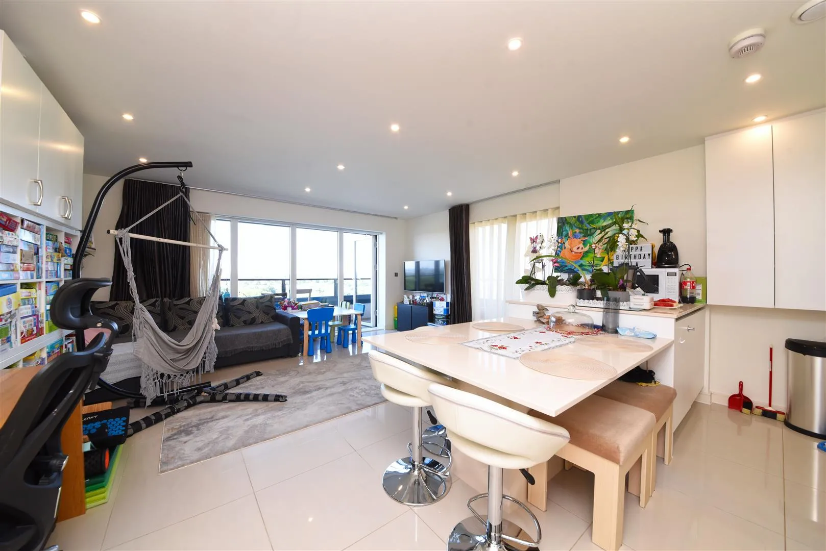 Flat Shearwater Drive in Greater London