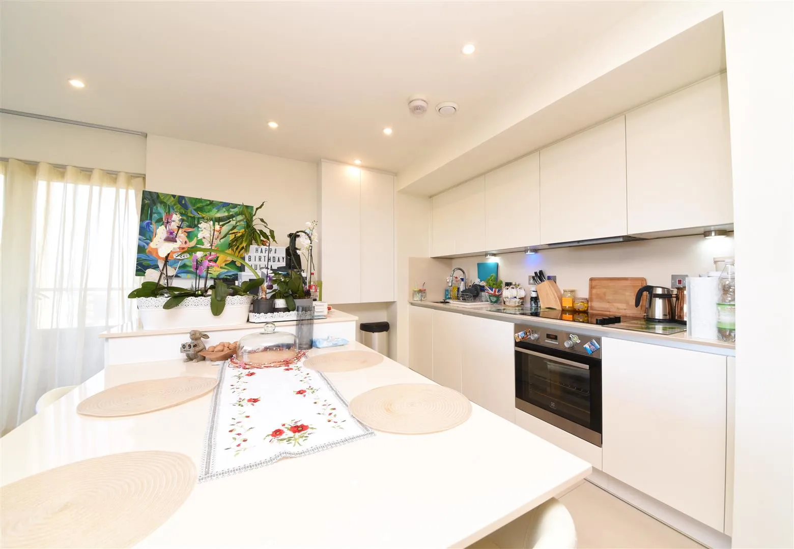 Flat Shearwater Drive in Greater London