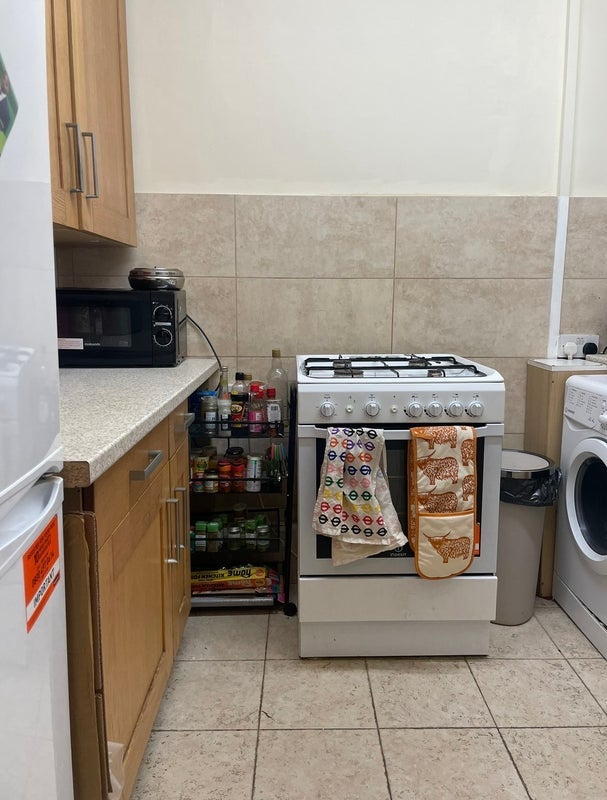 Room Amhurst Road in Greater London