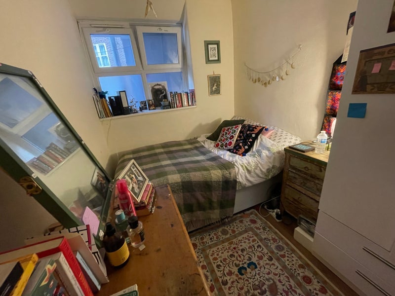 Room Amhurst Road in Greater London