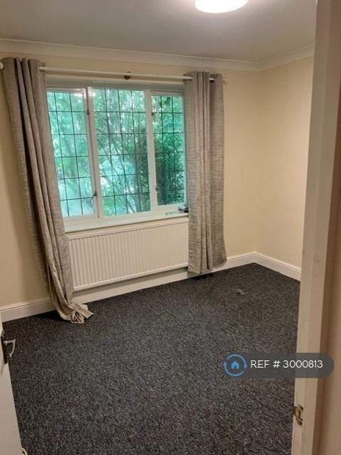 Flat Ravenscroft Avenue in Greater London