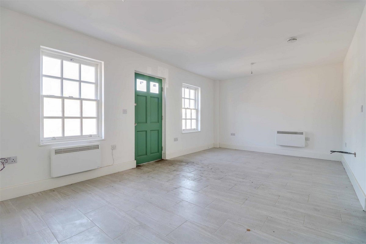 Flat Newington Avenue in Southend-on-Sea