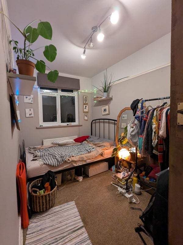Room Monks Park Avenue in Bristol