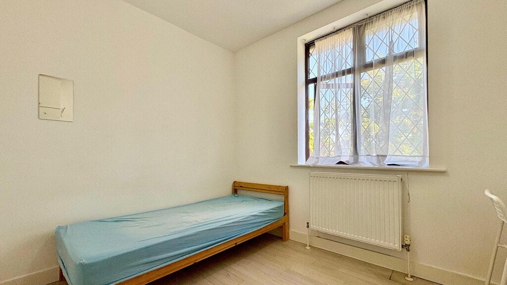 Room Elmer Gardens in Greater London