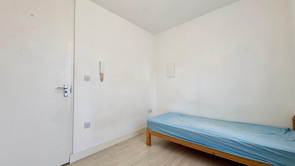 Room Elmer Gardens in Greater London