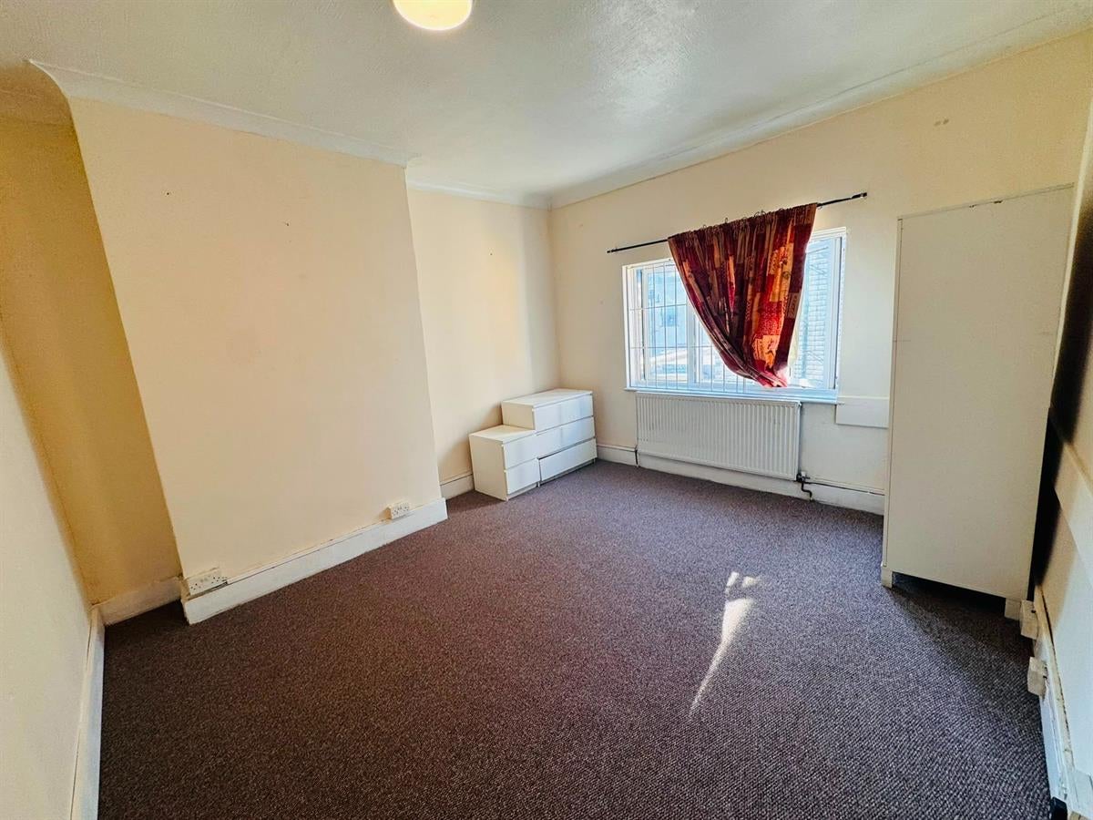 Room Romford Road in Greater London
