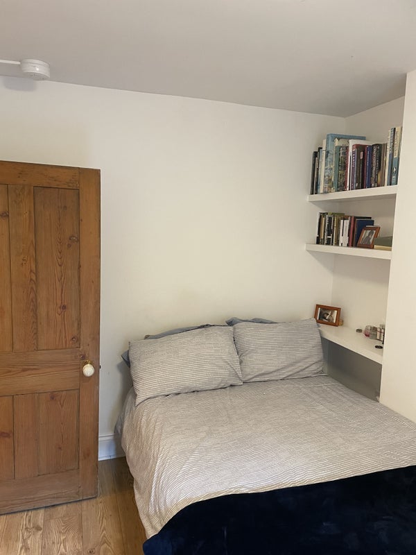 Flat Barnsbury Road in Greater London