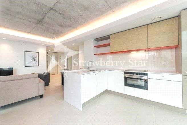 Flat Silvertown Way in Greater London