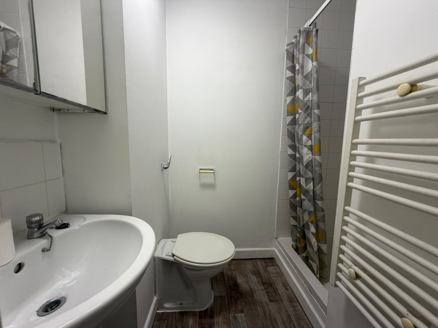 Room Gwennyth Street in Cardiff