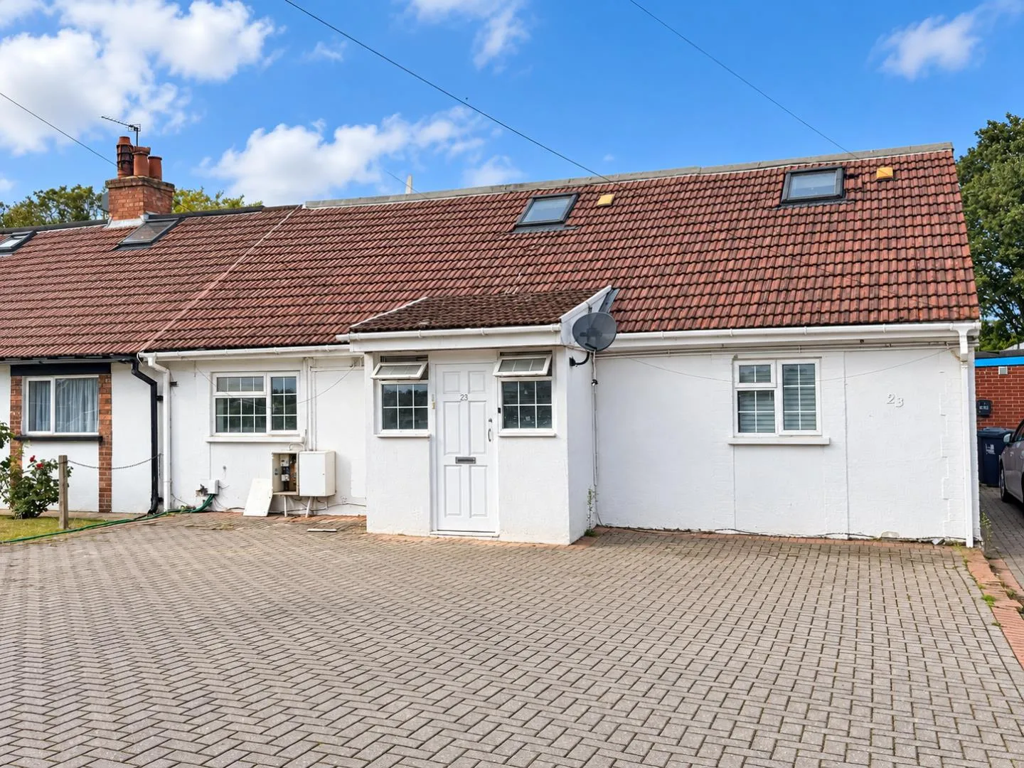 Flat Highfield Road in Greater London
