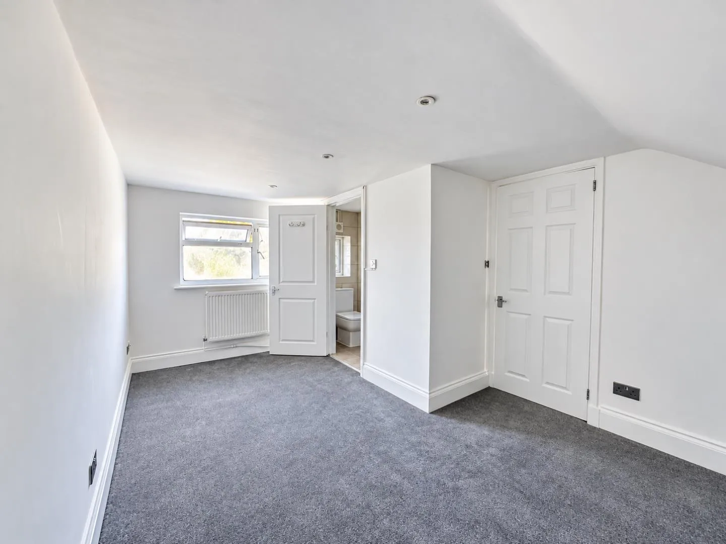 Flat Highfield Road in Greater London