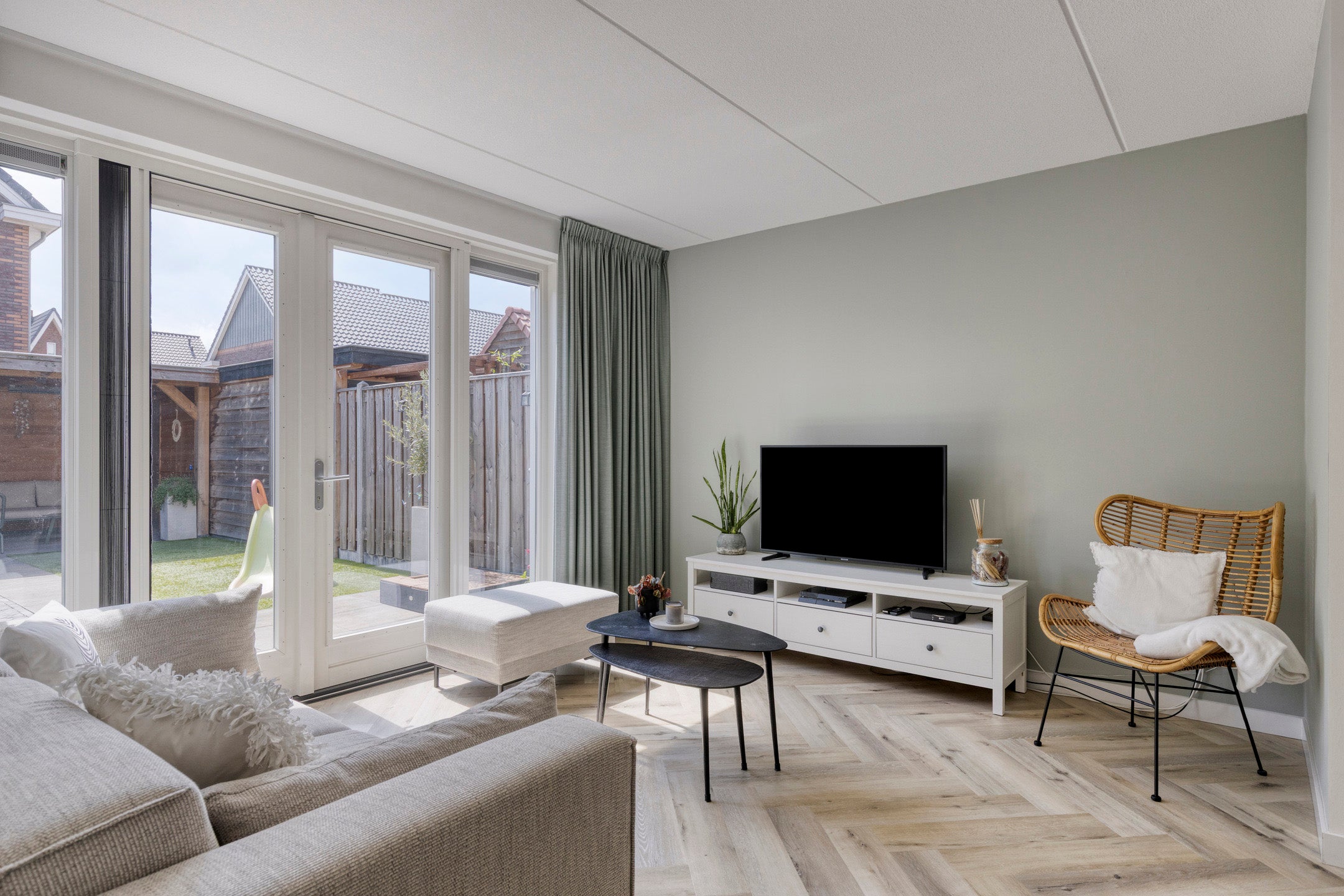 Tussenwoning te koop: Hoenwaard 60, Ede