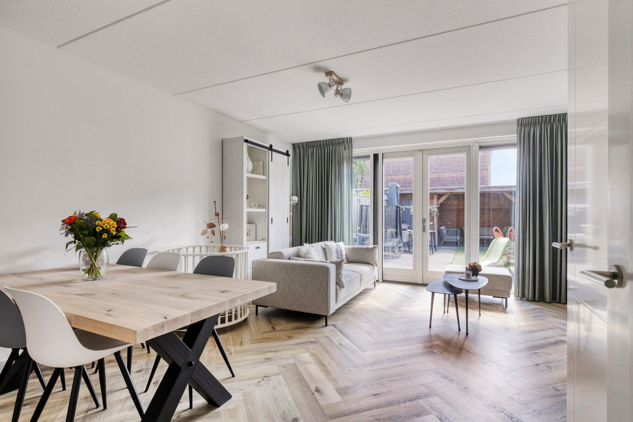 Tussenwoning te koop: Hoenwaard 60, Ede
