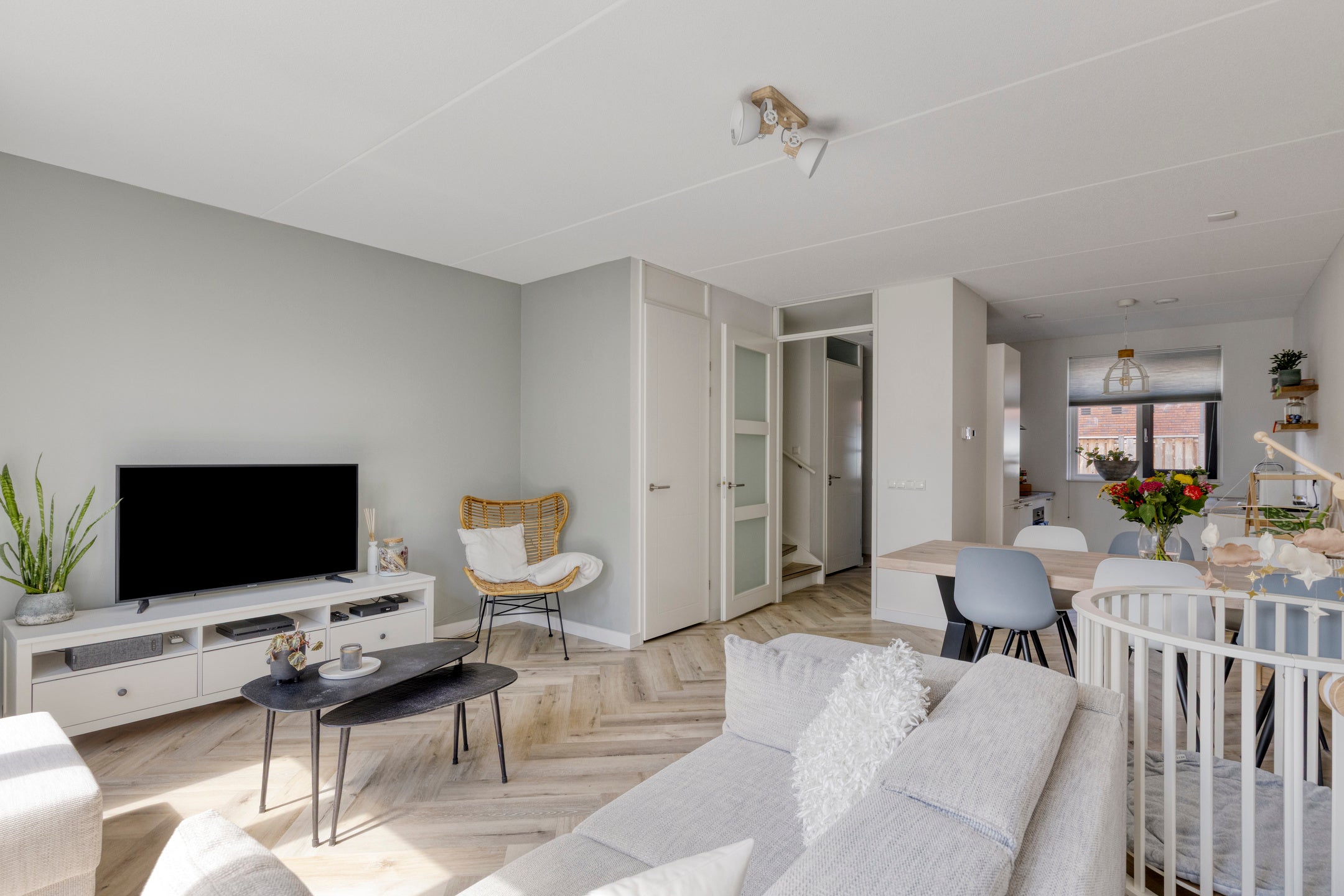 Tussenwoning te koop: Hoenwaard 60, Ede