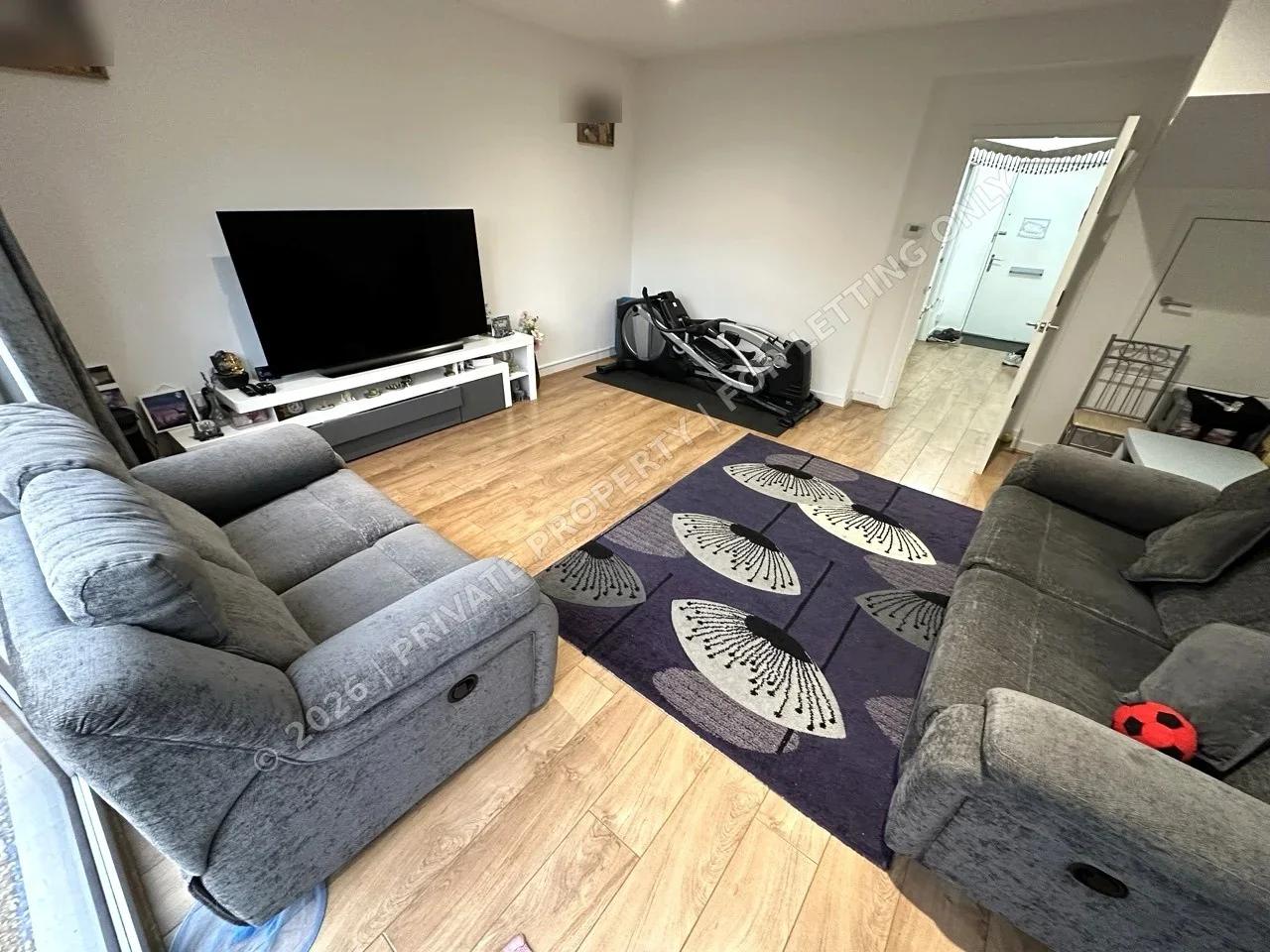 House Ellis Avenue in Greater London