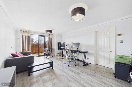 Flat Asturias Way in Southampton