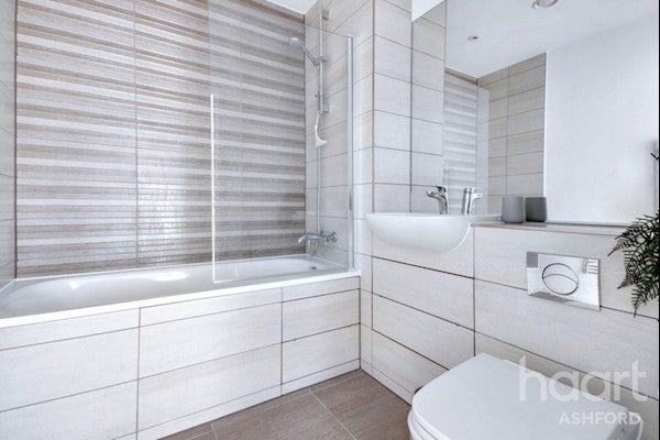 Room Bower Place in Maidstone