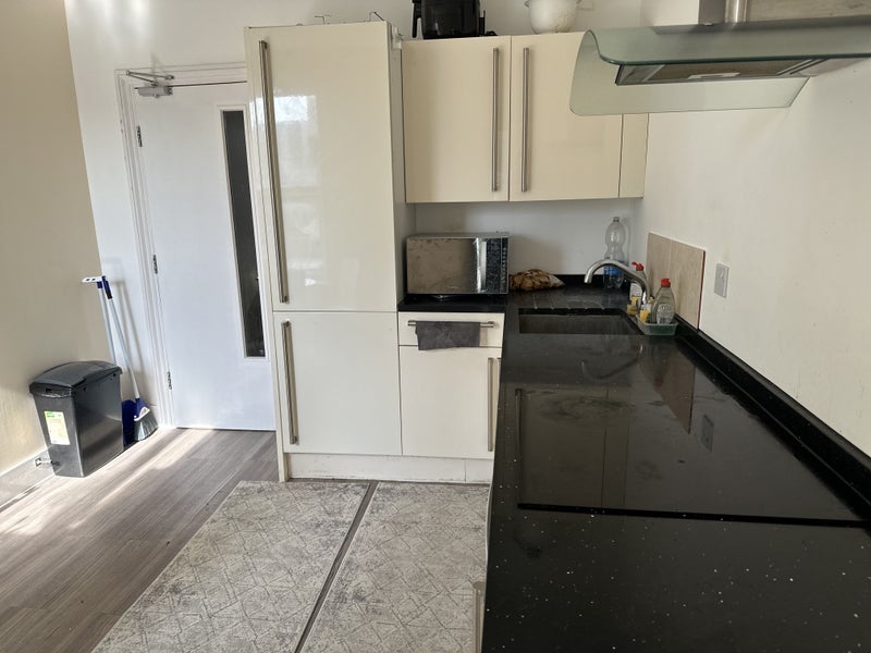 Room Burges Road in Greater London