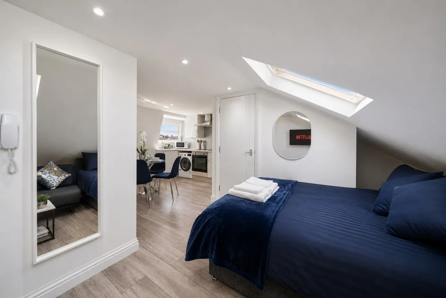 Flat Valnay Street in Greater London