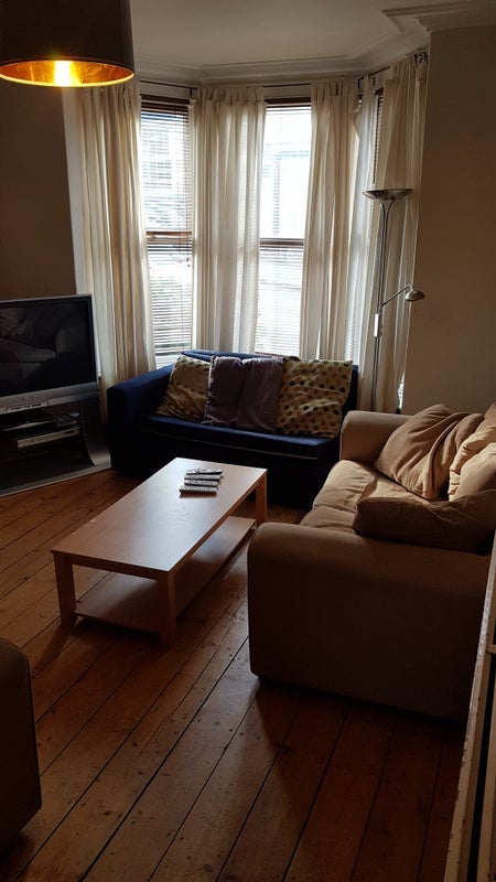 Room Hunter Hill Road in Sheffield