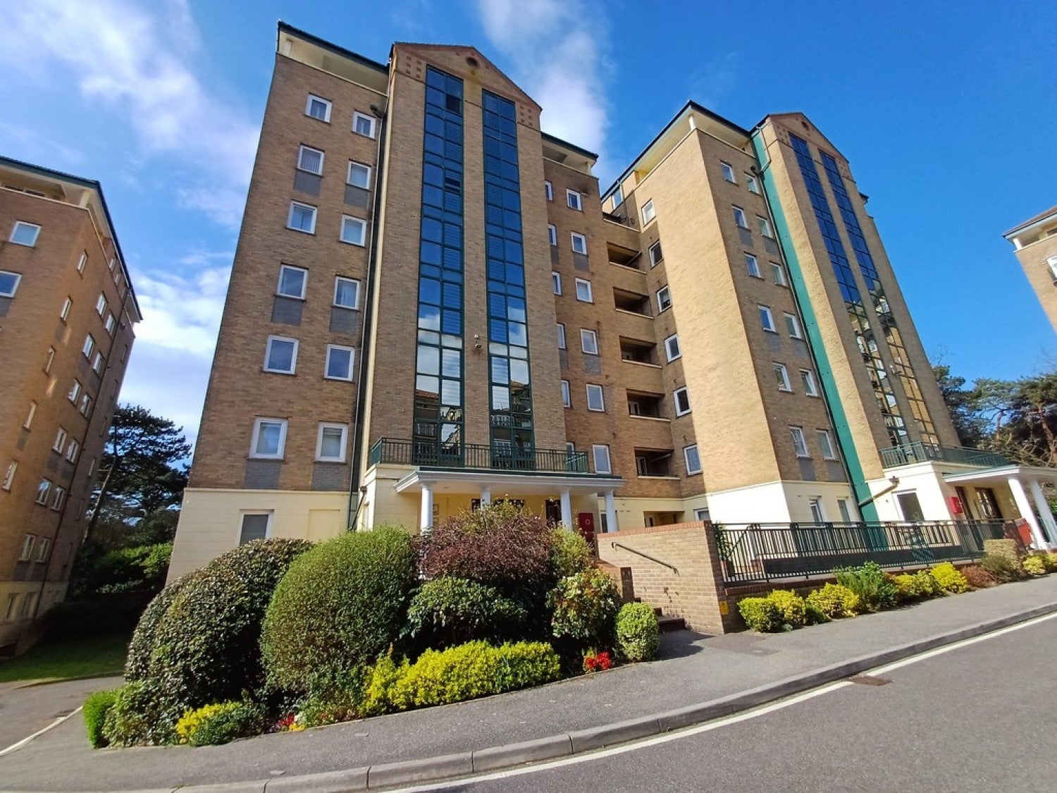 Flat Manor Road in Bournemouth