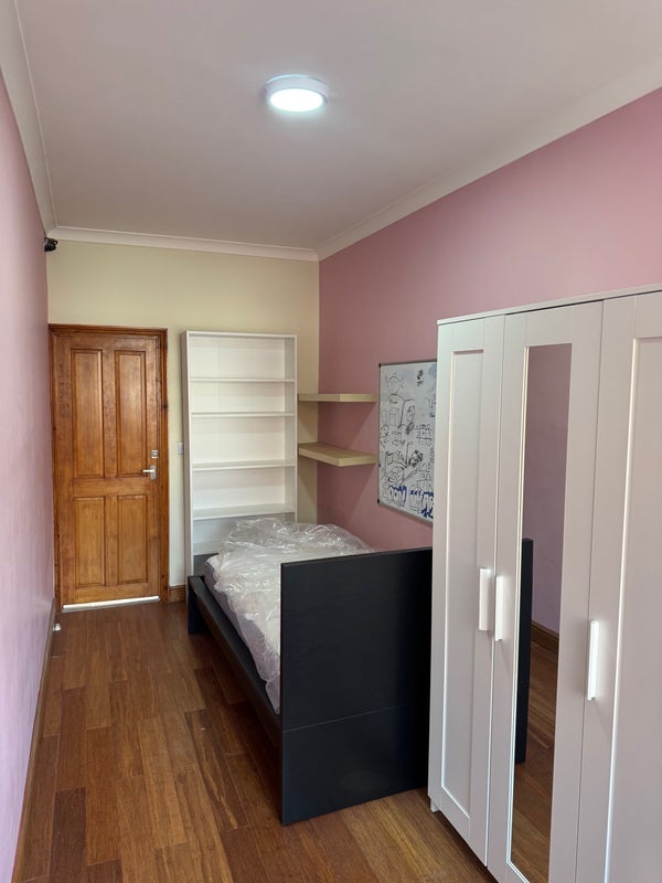 Room Kempton Road in Greater London