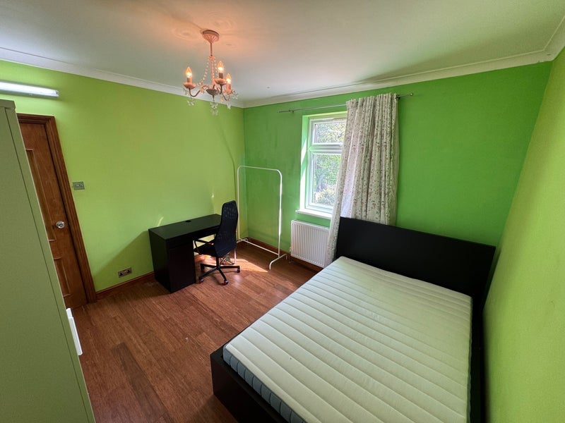 Room Kempton Road in Greater London