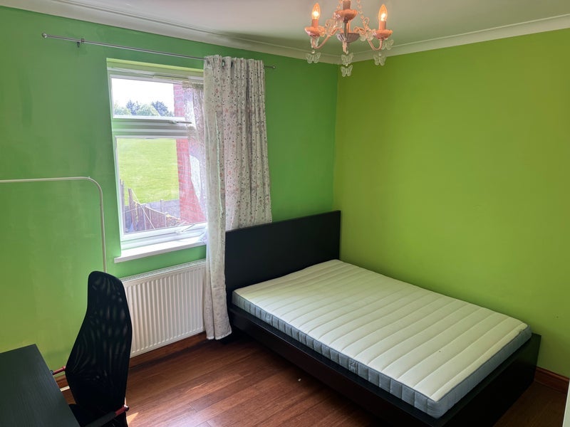 Room Kempton Road in Greater London