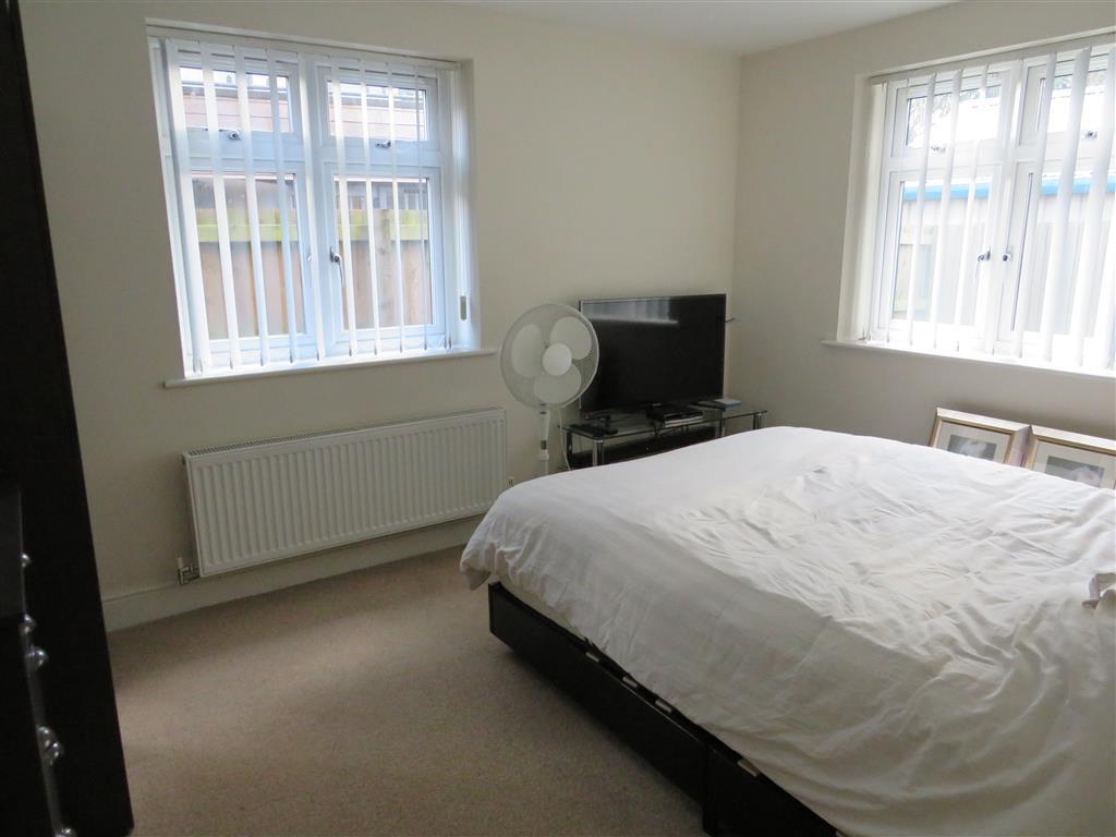 Flat Faversham Road in Ashford