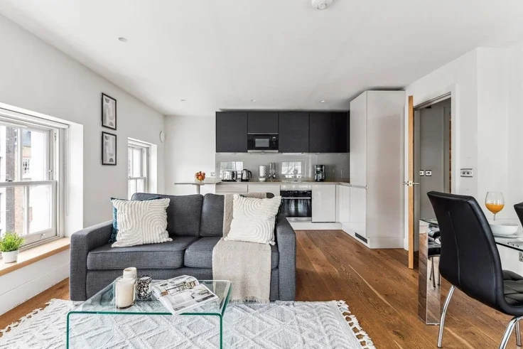 Flat Tottenham Street in Greater London