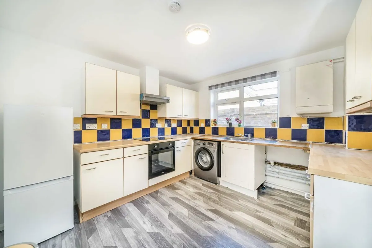 House Lessingham Avenue in Greater London