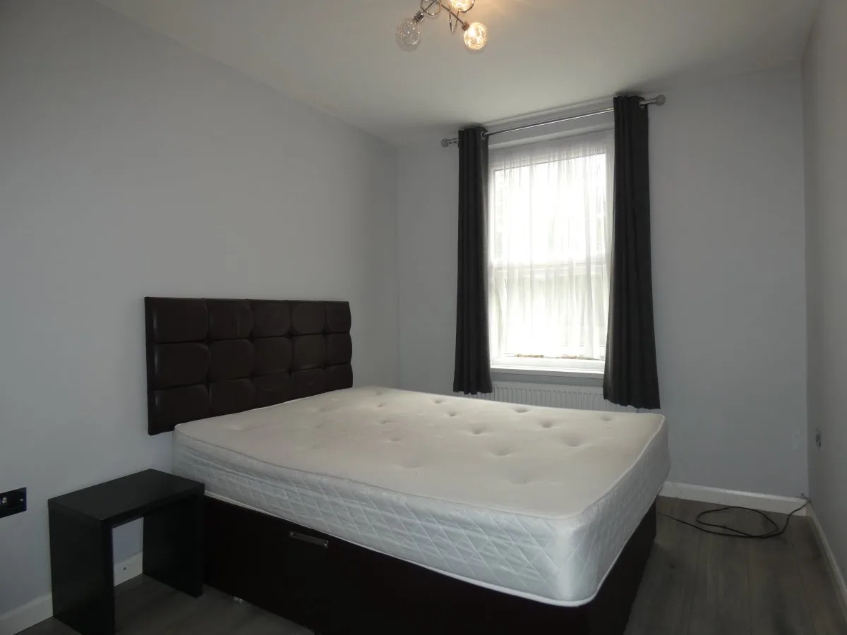 Flat Angel Lane in Greater London