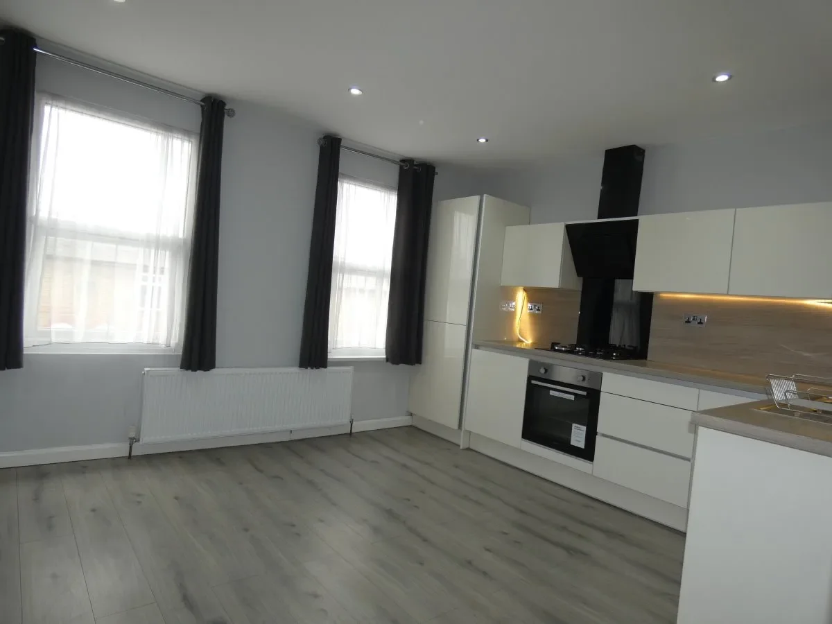 Flat Angel Lane in Greater London