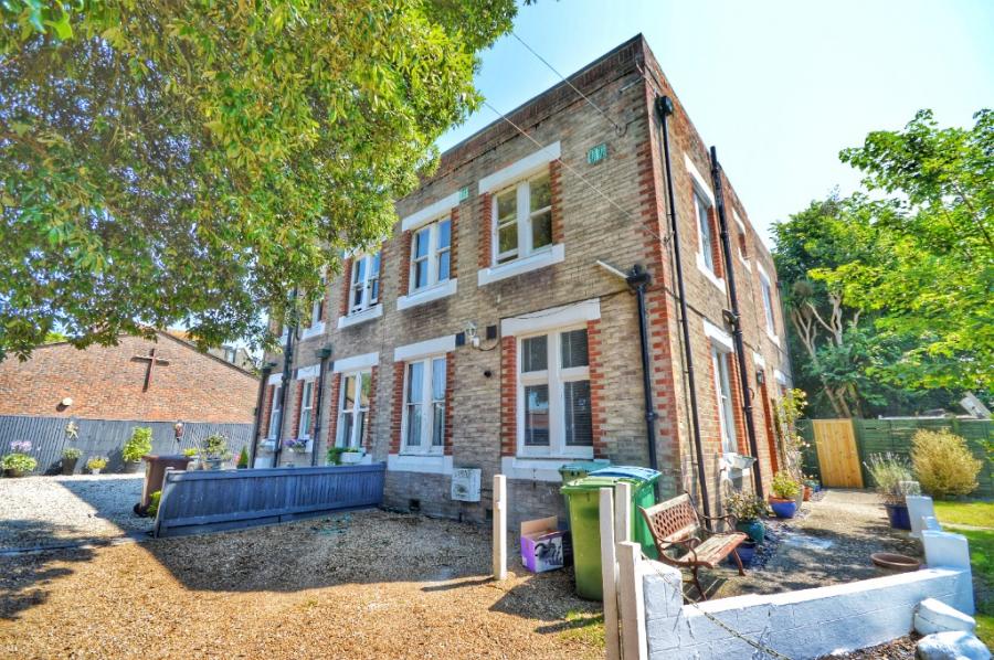 Flat Ferringham Lane in Worthing
