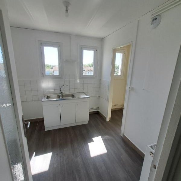 Appartement Place Raymond Barbé à Charvieu-Chavagneux