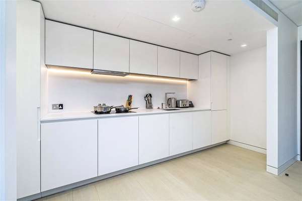 Flat Andrew Borde Street in Greater London