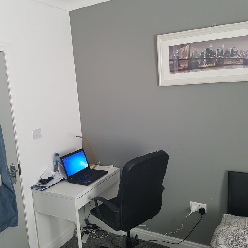 Room Haryngton Avenue in Warrington