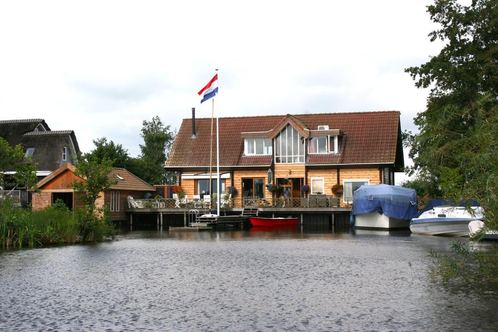 Woonhuis aan de Veendijk in Loosdrecht (1231 PD)