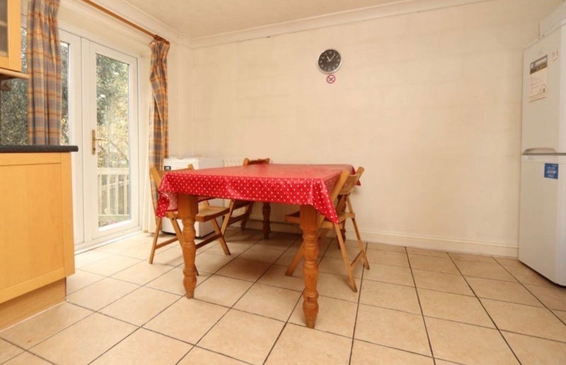 Room Sextant Avenue in Greater London