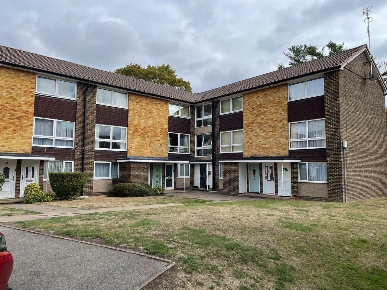 Flat Warren Down in Bracknell