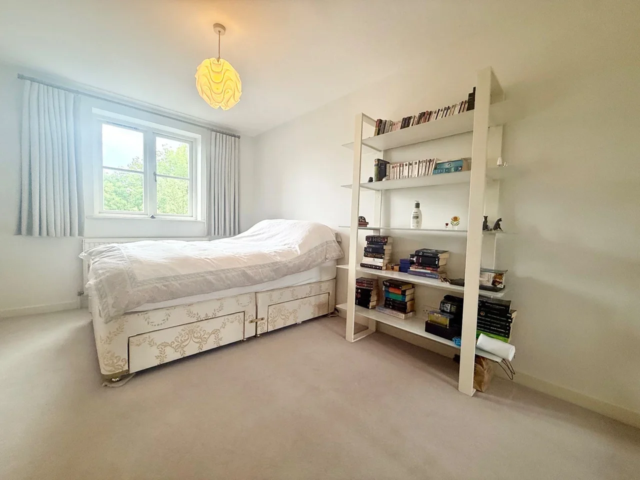 Flat Brompton Park Crescent in Greater London