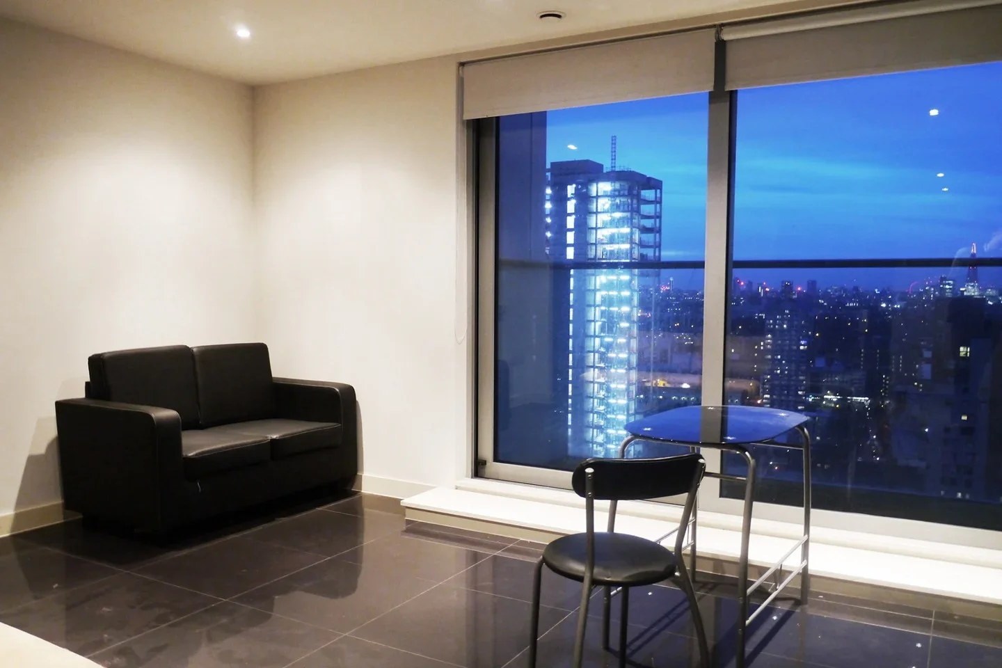 Flat Pan Peninsula Square in Greater London