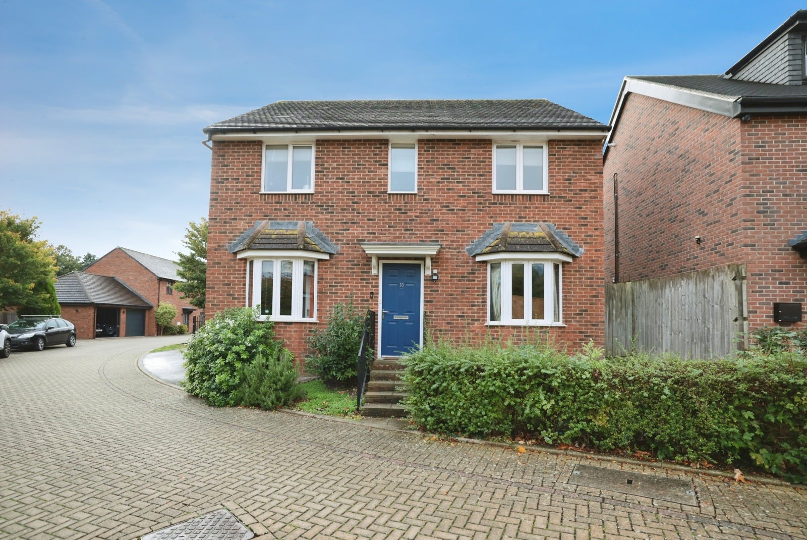 House Sandsdown Close in High Wycombe